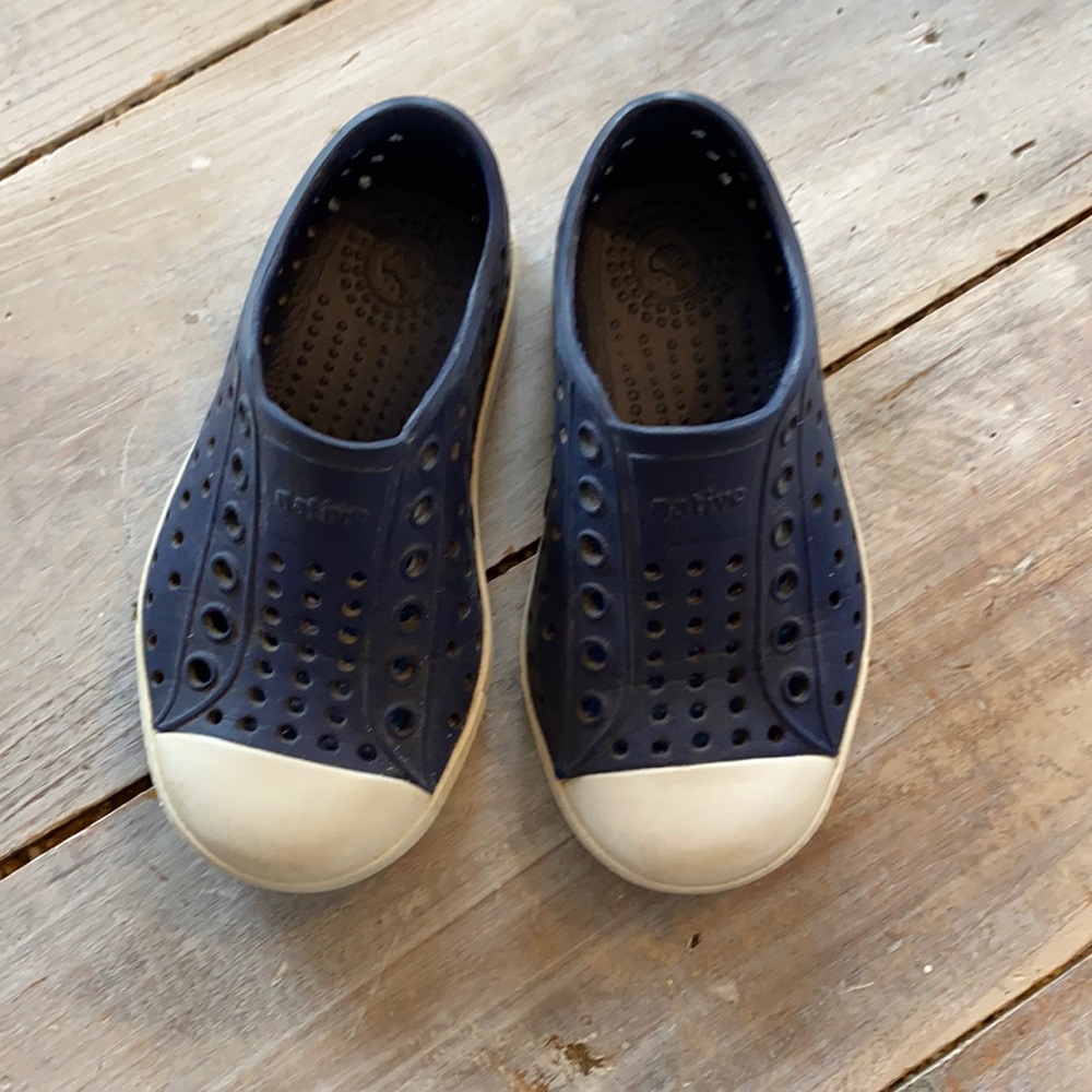 Native shoes size 7